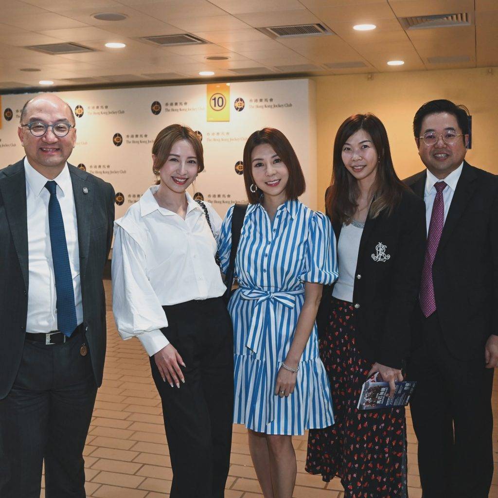 視后 龔嘉欣 龔嘉欣不時孖住黃婉曼現身馬場。(圖片來源:ig@icy.wong)