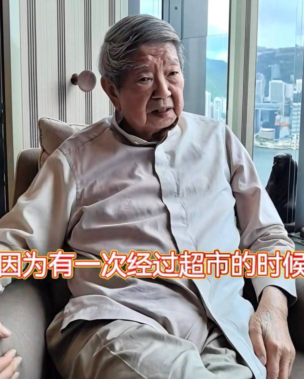 蔡瀾 離世 蔡瀾曾公開表示對三文魚印象極差,皆因佢曾經喺超市見到看似新鮮嘅三文魚上有蟲嘅畫面!(圖片來源:小紅書@蔡瀾)
