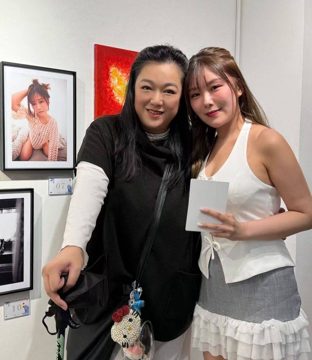 素海霖 作品 她透露,兩人因宣傳展覽而認識,李珊珊不僅有耐性,更是義氣十足,特意抽空到場支持。(圖片來源:IG@thisisshl)