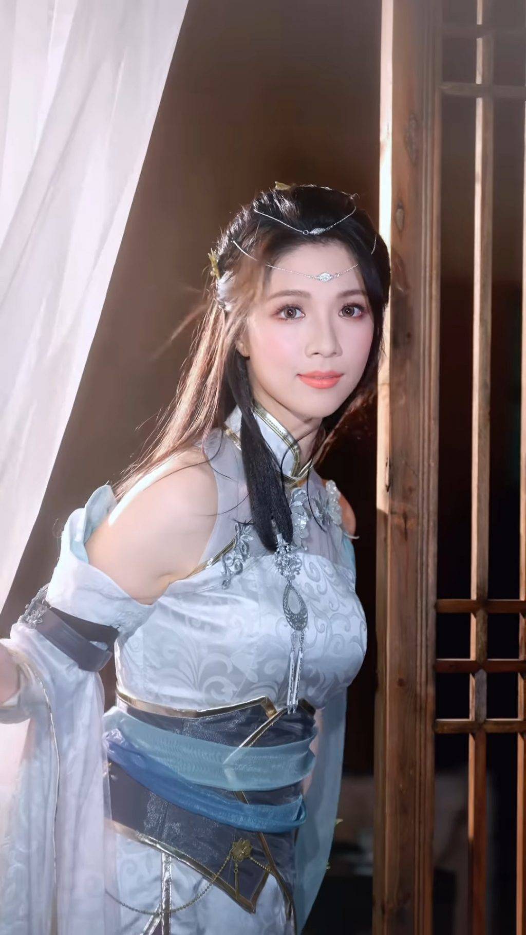 笑傲江湖 陳曉華早前為一款手機遊戲cosplay古裝角色,獲網民大讚佢好有古典氣質。(圖片來源:陳曉華IG)