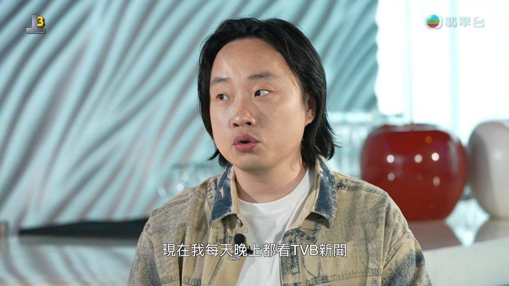 棟篤笑 歐陽萬成接受《東張》採訪表示每晚janlkb睇TVB新聞。(圖片來源:TVB)