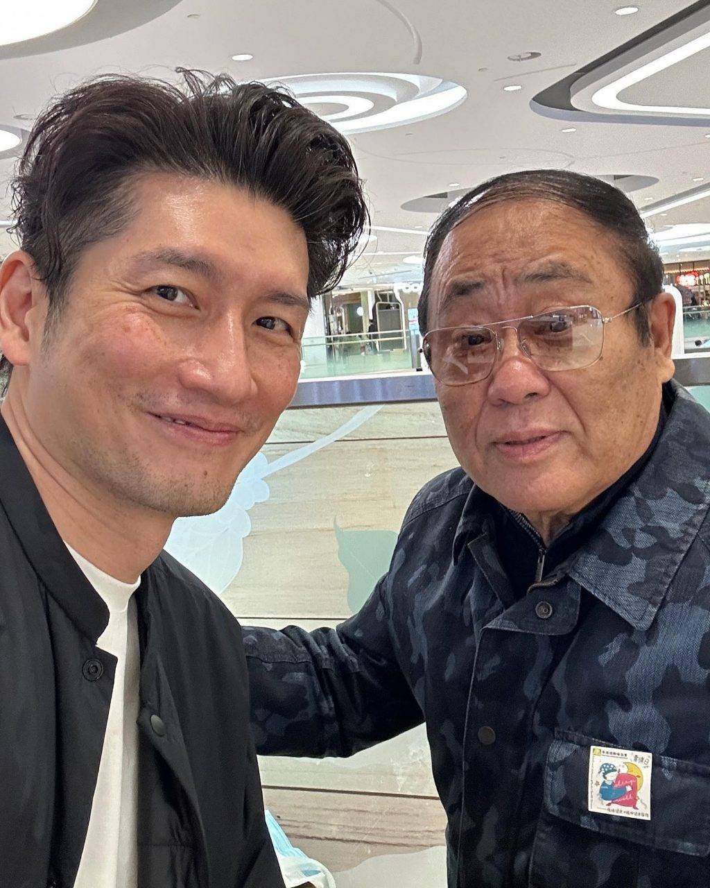 愛回家之開心速遞 曹總早前也曾與同劇演員袁文傑見面飲咖啡。(圖片來源:IG@yuen_man_kit)
