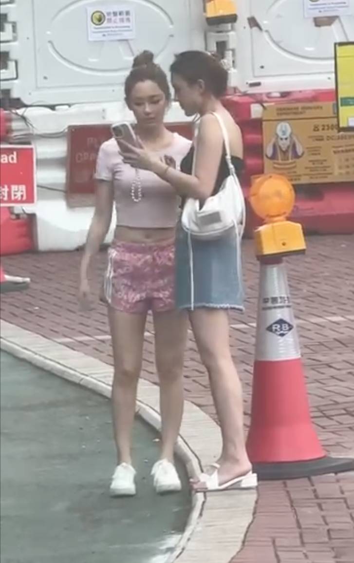 葉蒨文 女神配對計劃 當被問到「水桶腰」的指控時,Sophie更笑著霸氣回應:「哈哈,有片有真相,每個月女人總有幾日個肚特別脹好正常。」(圖片來源:Threads)