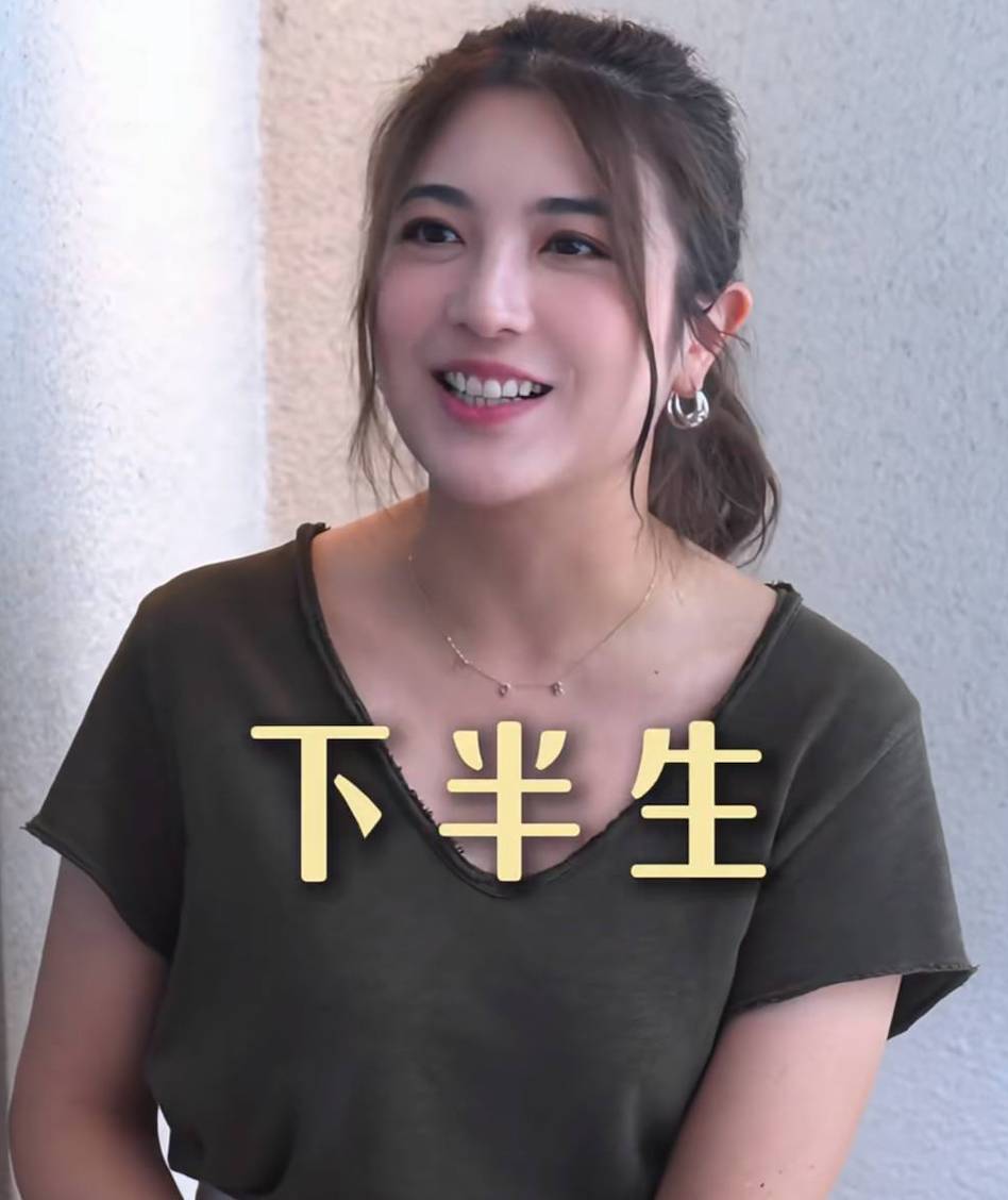 單文柔 陳展鵬 單文柔亦在片中表示參選港姐最震撼嘅事係:「識到我嘅下半生展鵬」。(圖片來源:小紅書@單文柔_菲比)