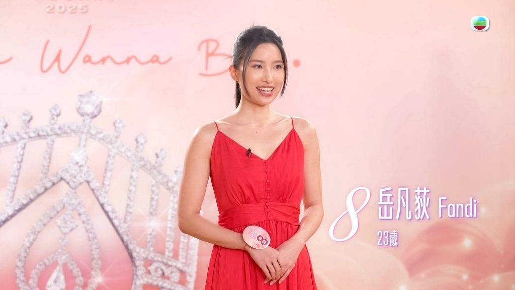 2025港姐特訓班 tvb 自稱是「岳飛後人」的8號岳凡荻同樣係話題佳麗之一,雖然佢僅學咗廣東話一個月,但咬字發音方面已經有一定成績。(圖片來源:TVB)