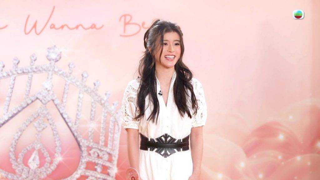 2025港姐特訓班 tvb 9號陳詠詩無論背景與即場表演都令人眼前一亮,首輪面試已經被視為大熱嘅佢,更會在節目上大騷拿手嘅啦啦隊舞!(圖片來源:TVB)