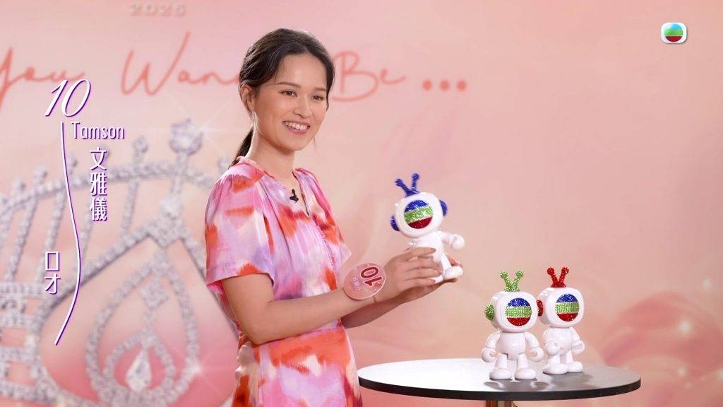 香港小姐2025 鄉音 有「三太 2.0」之稱的10號文雅儀以「口才」作為才藝表演,不過就因為唔小心說錯一句話,被笑言得罪師姐謝寧!(圖片來源:TVB)