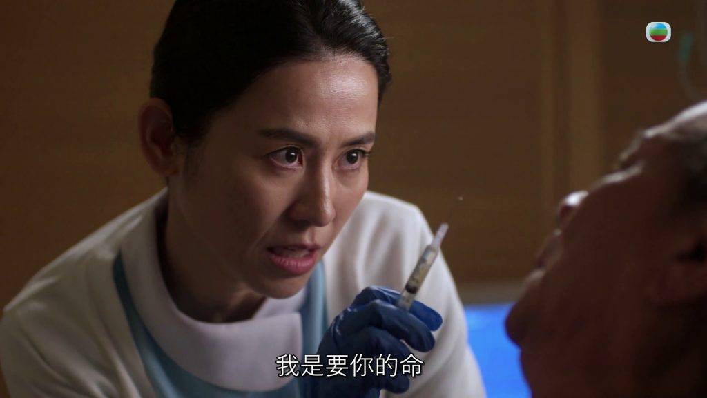 執法者們 宣萱 宣萱拿著針筒對著潘志文說「我是要你的命」。(圖片來源:TVB)