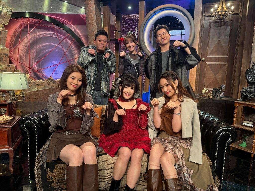 奇情谷 rika 《奇情谷》以「日系偶像 x 粵劇花旦」為主題,請來「乙女新夢」隊長胡敏嘉(Rika)分享雙重身分的舞台故事。(圖片來源:TVB)
