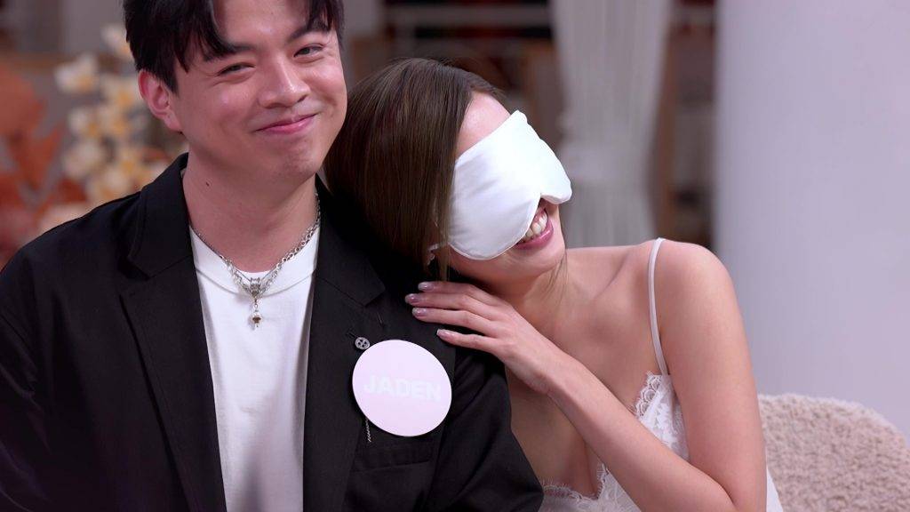 女神配對計劃|李芷晴蒙眼測試三男膊頭「好枕度 (圖片來源:TVB)