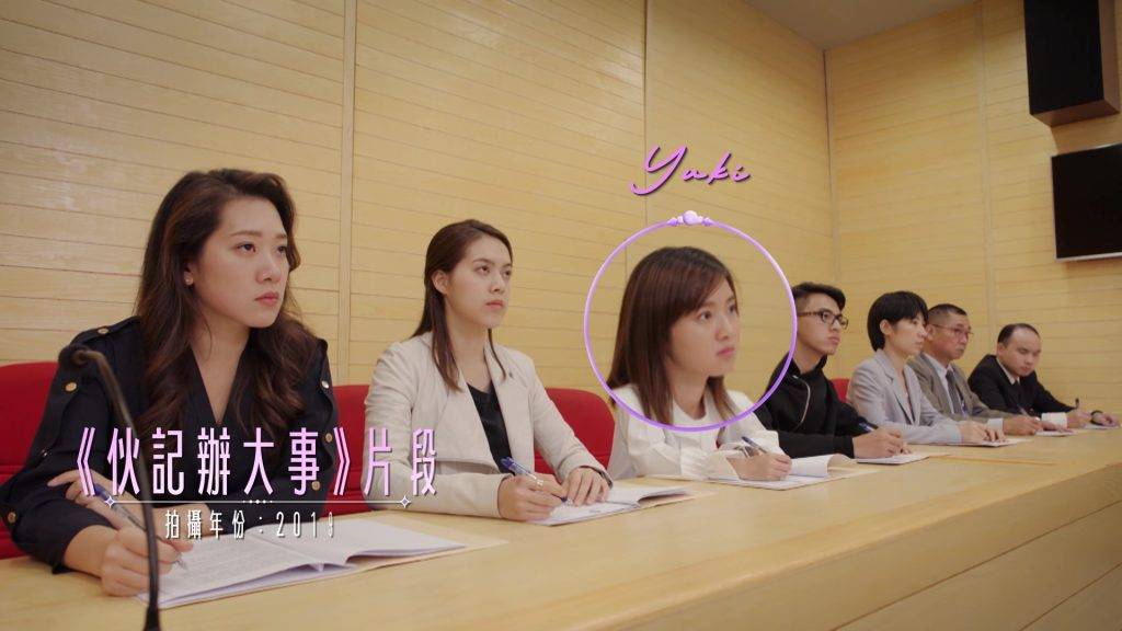 女神配對計劃 林俊其 羅毓儀 一見鍾情 《伙記辦大事》在2019年9月開拍,當時羅毓儀剛考入TVB藝訓班,是林俊其師妹,於劇中只是路人角色,直至2020年才憑《愛回家》「路小小」一角入屋。(圖片來源:TVB)
