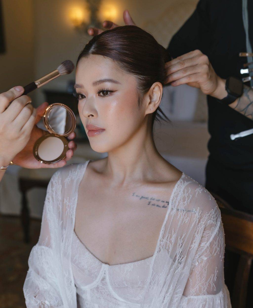 tyson yoshi Christy的化妝師在出發前寄失了整個化妝箱,引來部分網民批評其專業失當。(圖片來源:IG@c.705)