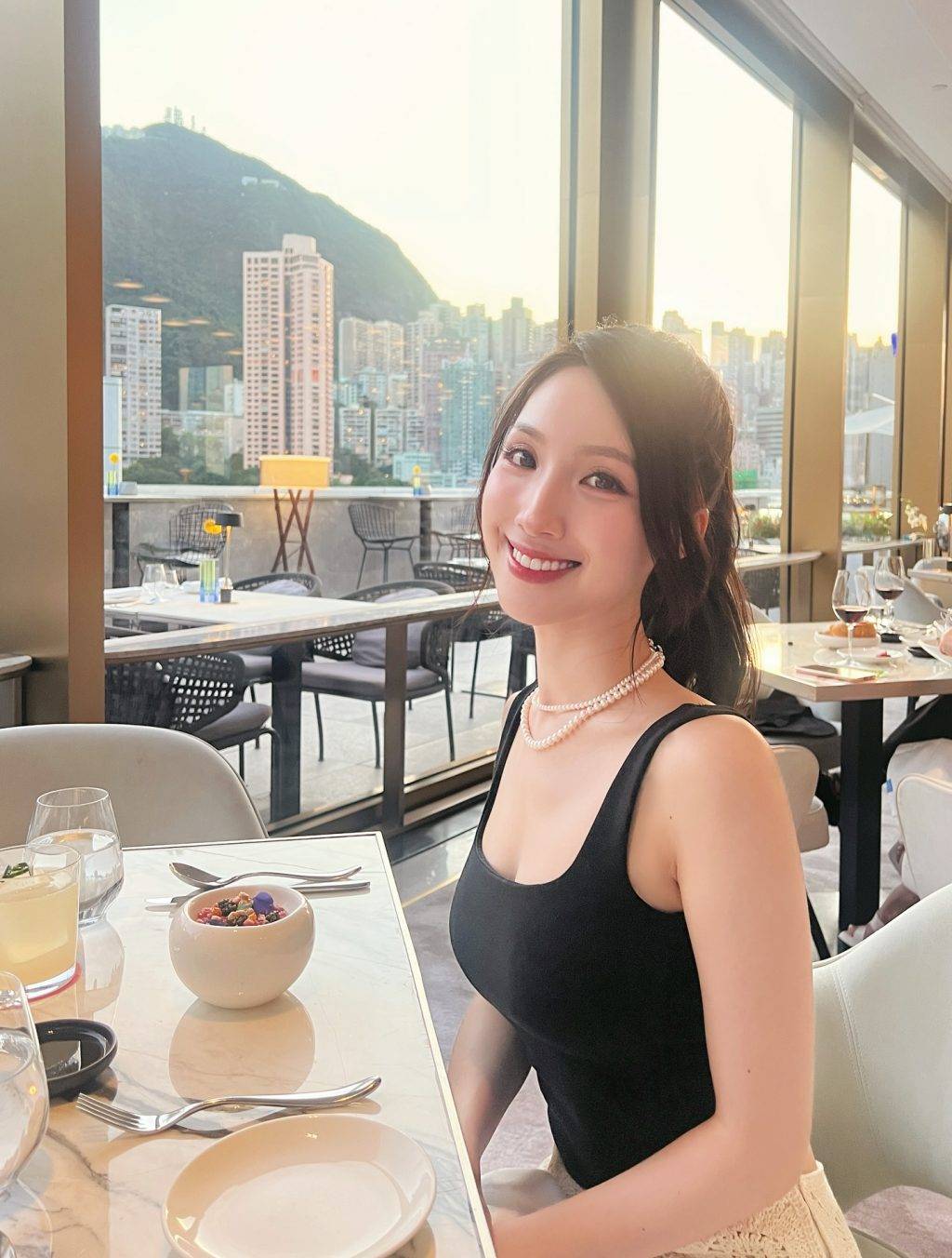 女高音 數年前,海兒前往英國留學,疫情期間的單調生活促使她開始反思過去的行為。(圖片來源:IG@hedy_hoiyi)
