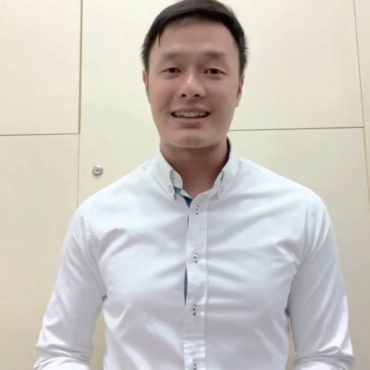 女神配對計劃 Issac曾於三年前為《好聲好戲之聲級學堂》課程招募拍片自我介紹,透露自己是科大畢業、土生土長的香港人。(圖片來源:YouTube@Wai Keung Lau)