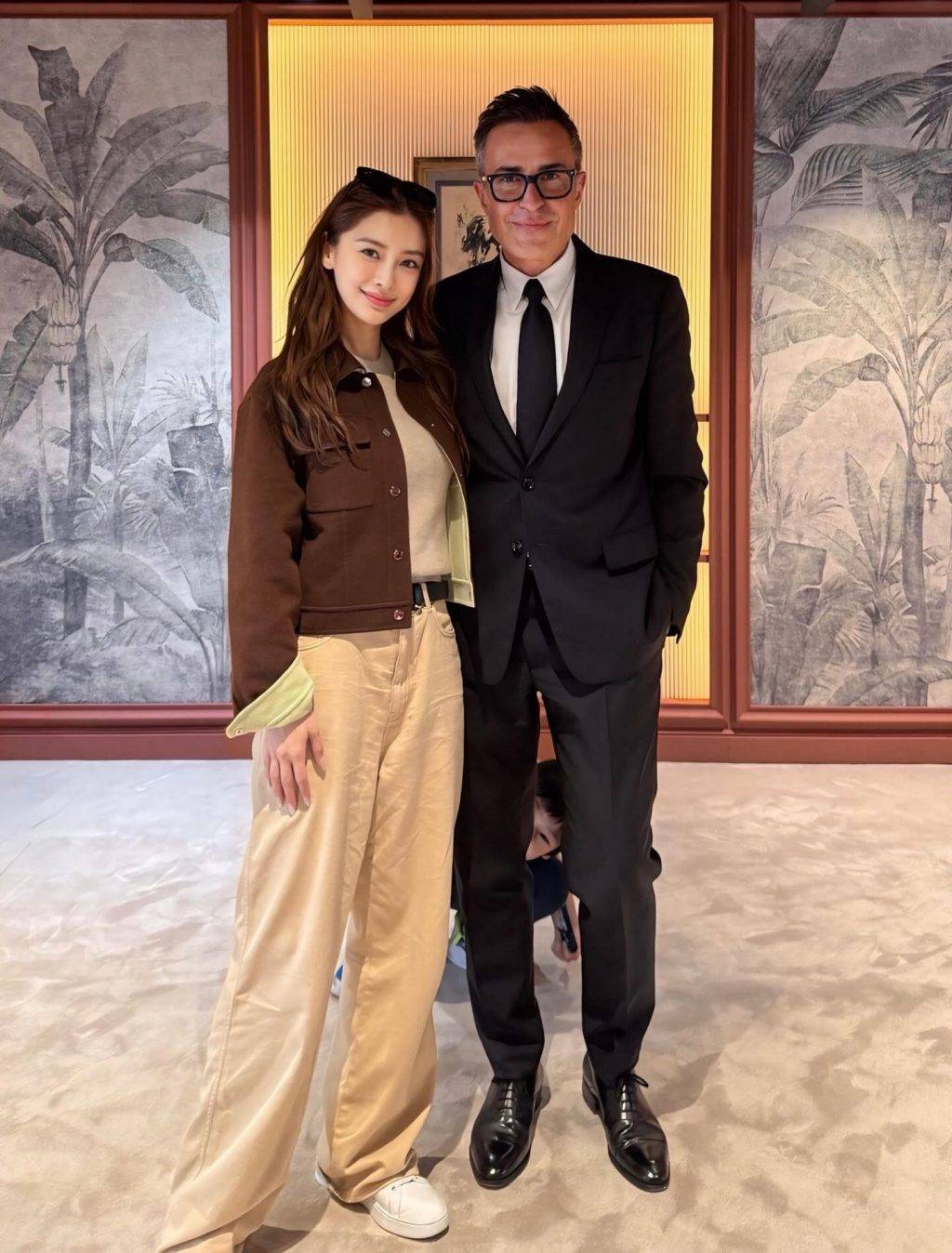 愛馬仕總監 angleababy 一向非常注重兒子隱私保護的Angelababy,這次破例讓奢侈品牌創意總監分享了三人合照。(圖片來源:IG@michaelcostefr)