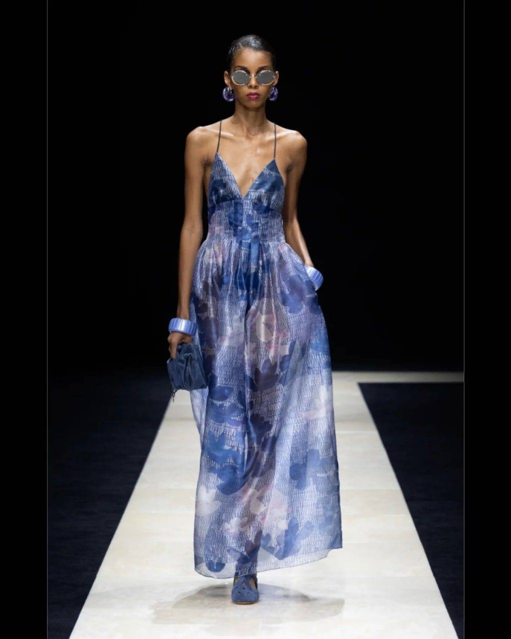 林明禎 澳門 林明禎今次現身活動所身穿嘅係Emporio Armani 2025春夏系列吊帶裙。(圖片來源:網上圖片)