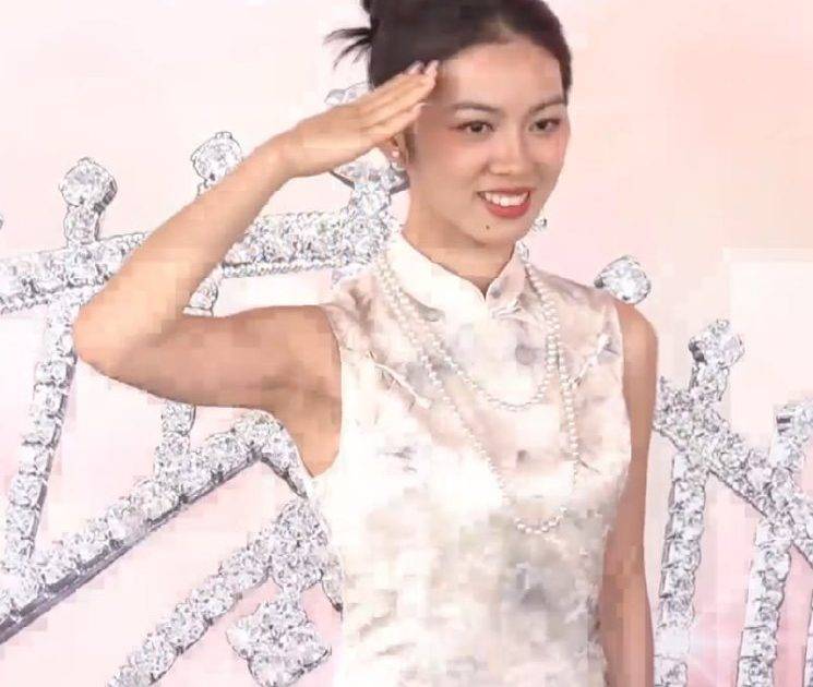 香港小姐2025｜前解放軍劉維斯超強背景起底 當年負責發射導彈 浸大碩士畢業！