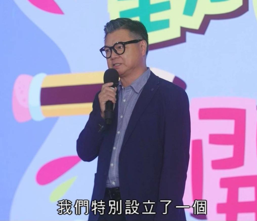 社畜再培訓先導計劃 艾威 艾威在劇中飾演校長一角。(圖片來源:ViuTV)