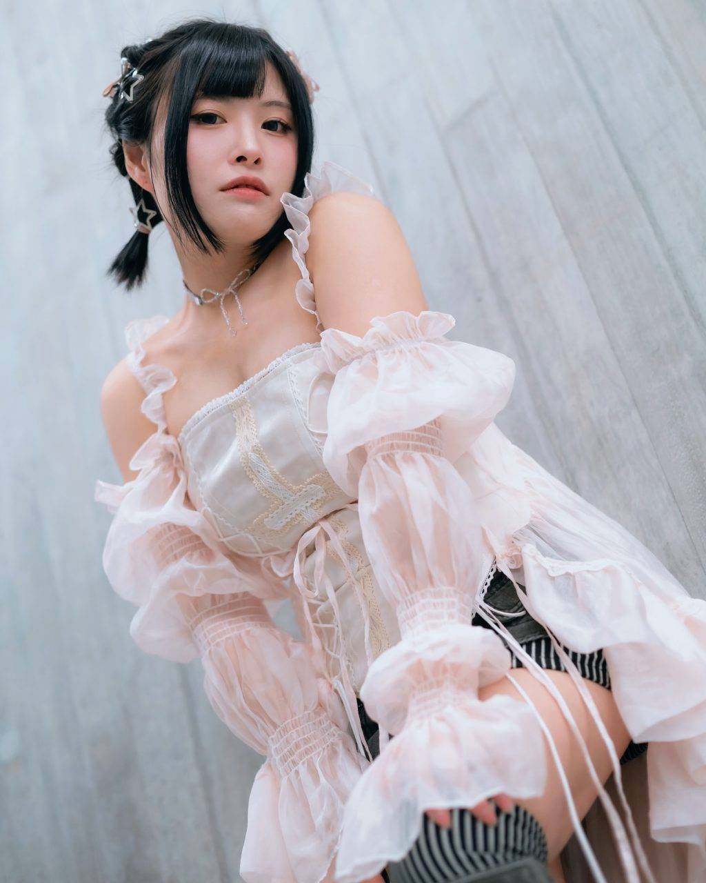 奇情谷 rika 作為地下偶像,Rika必須應對粉絲從比心心到攬腰的越線要求。(圖片來源:IG@rikakababy)