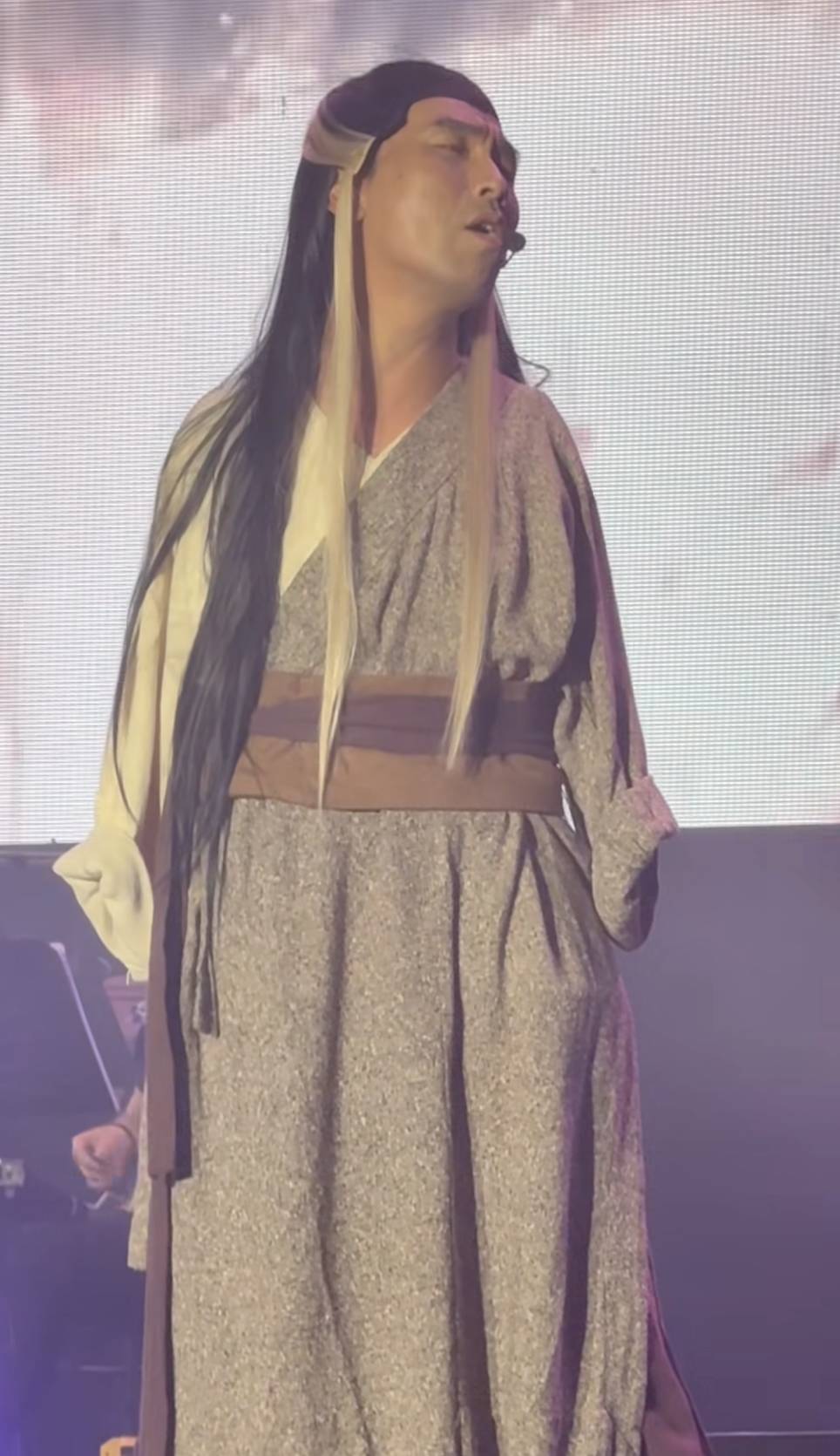 中年好聲音3 李金凱 李金凱大膽造型玩自嘲變「凱兒」。(圖片來源:Facebook@Brian Chow Chow )