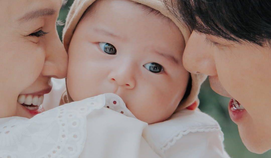 黃翠如蕭正楠慶祝兒子「蕭哈哈」百日宴 可愛萌樣公開獲網民大讚！