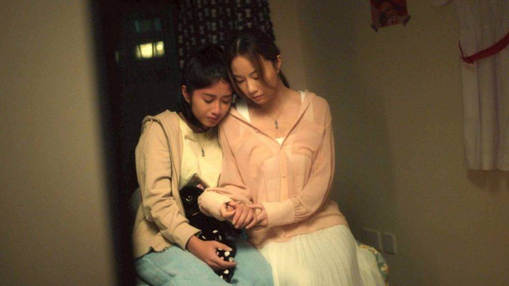 楊雅文 曾經在《到底發生過什麼事》MV中飾演年輕版鄧麗欣(圖片來源:MV截圖)
