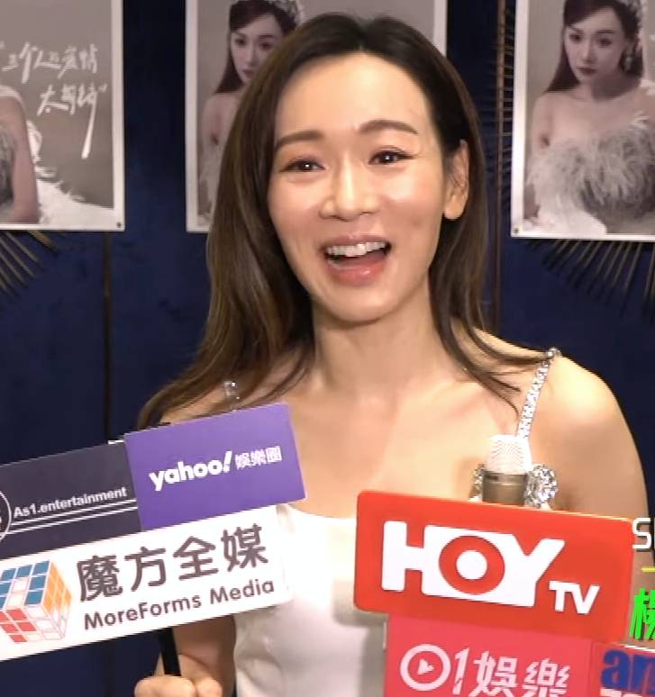 楊思琦 港姐 楊思琦在訪問中冧爆表示雖然老公未有現身發布會,但十分支持她的音樂追夢,更大爆老公係素人,為免影響佢生活所以就唔公開。(圖片來源:youtube@MoreForms Media魔方全媒)