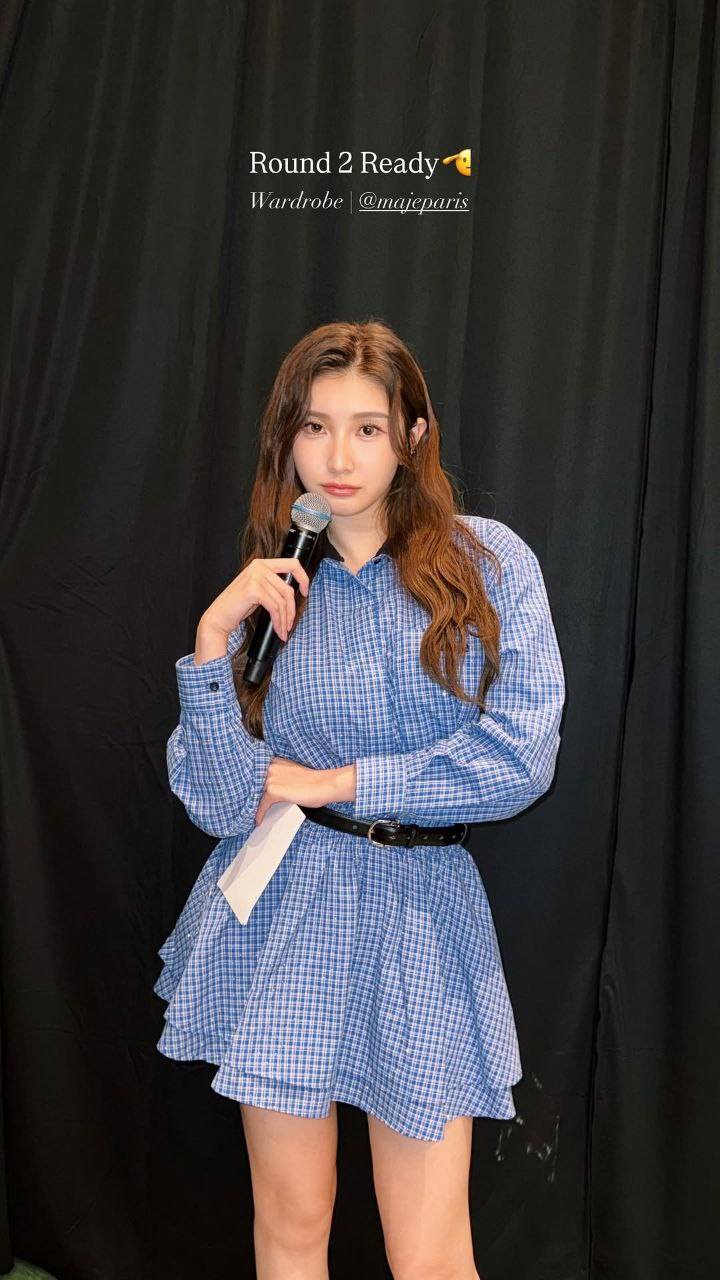 小如豬 鍾嘉欣 沈殷怡當日以同款藍色格仔裙入場睇騷。(圖片來源:IG@shamshirley)