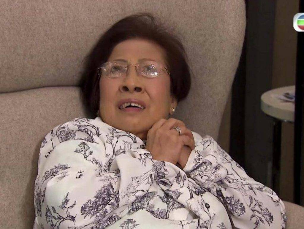 食屎陳師奶 陳師奶在《愛回家》雖然戲份不多,但都好搶鏡。(圖片來源:TVB)