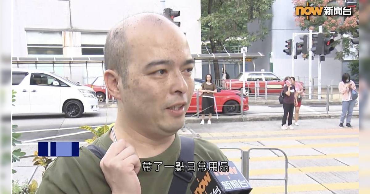 超颱樺加沙｜打工仔2日打風留宿公司 尷尬苦笑表情成焦點「2日後先放工」