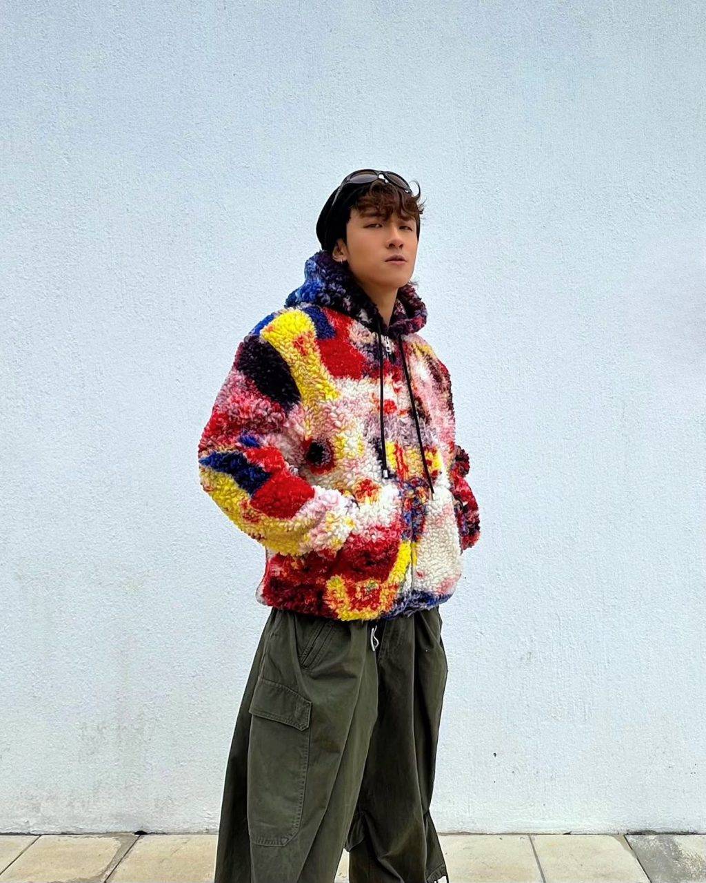 ansonbean ANSONBEAN苦笑表示幸有工作分心,逐步走出情傷。(圖片來源:IG@ansonbean)