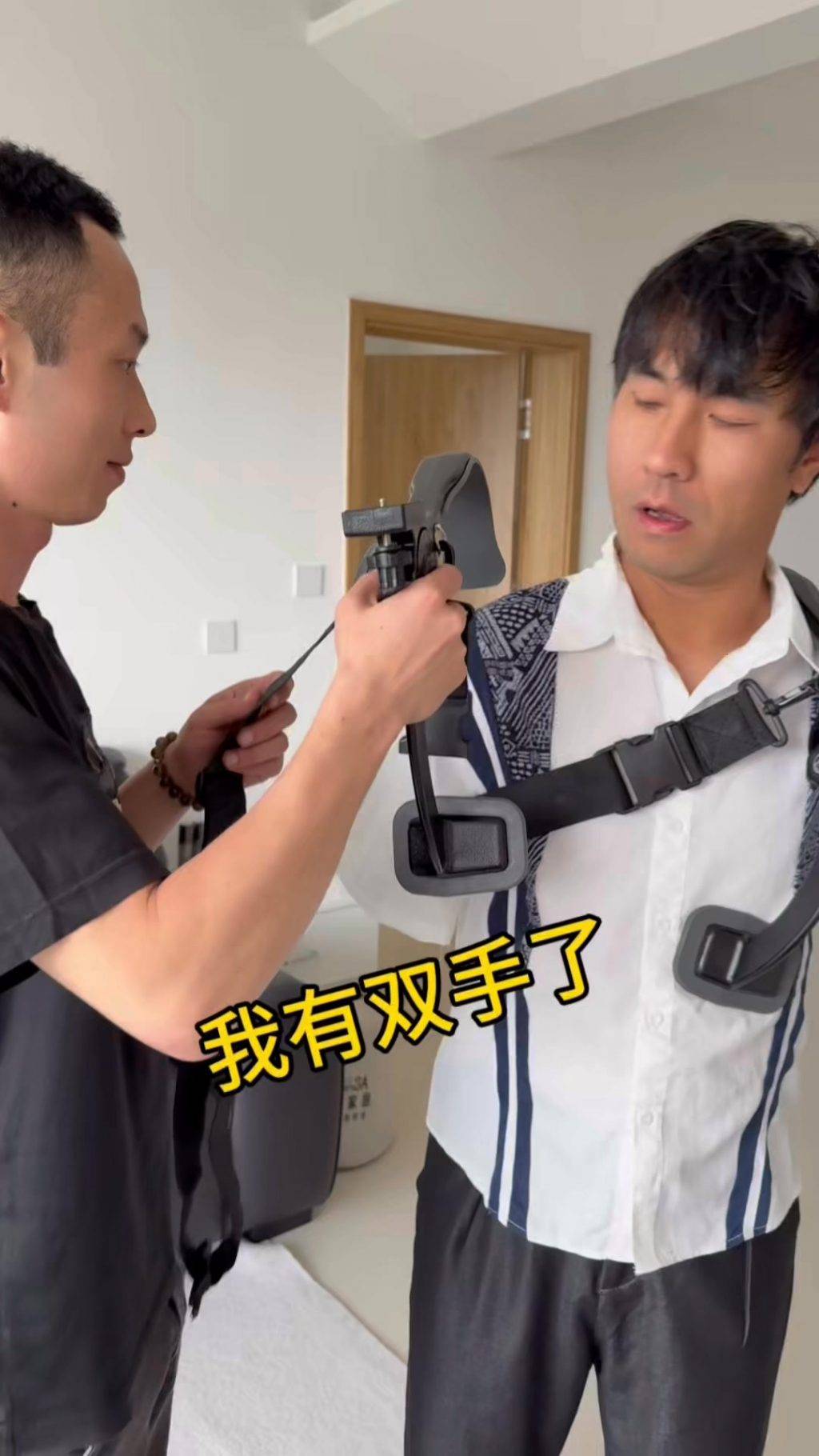 李金凱 中年好聲音3 李金凱突自製「鋼鐵臂」變身變形金剛!(圖片來源:IG@lijinkai1212)