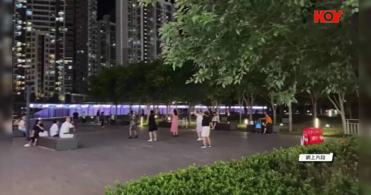 深水埗公園淪陷！｜數十人晚晚音樂震天跳廣場舞 居民怒轟：嘈到瞓唔到！