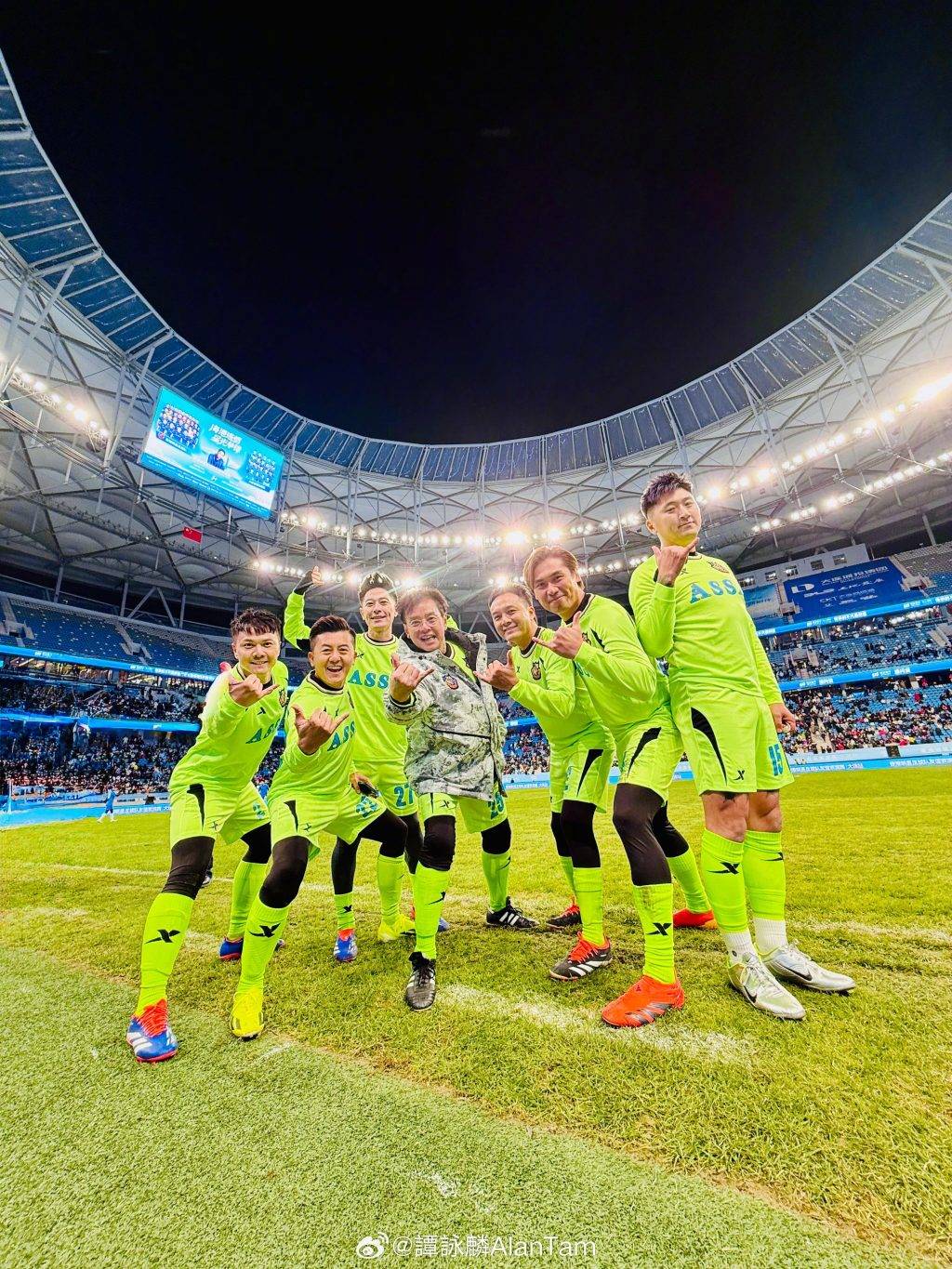 譚詠麟 足球 (圖片來源:譚詠麟微博)