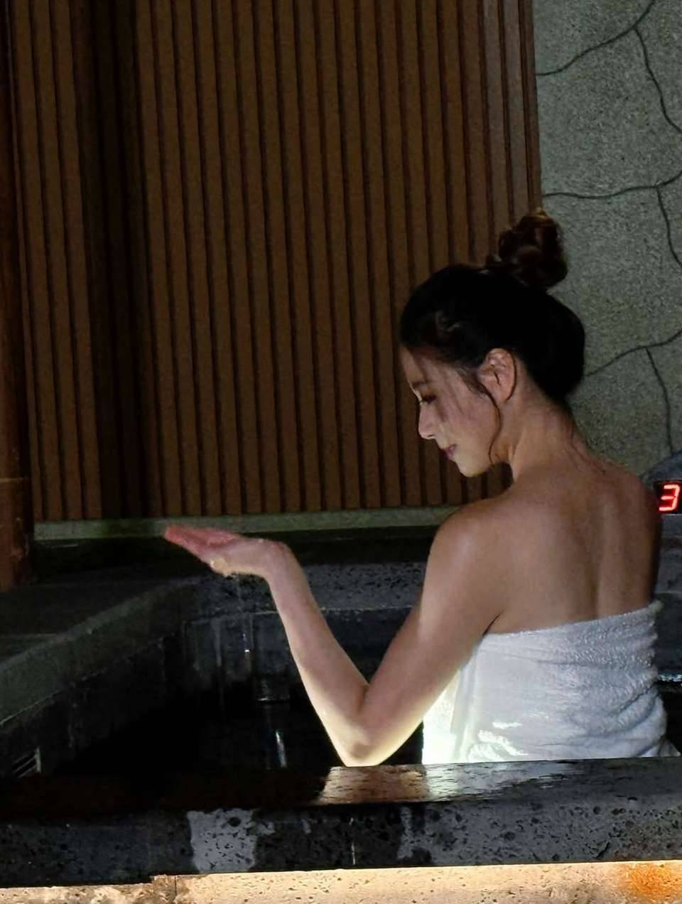 俞可程 東張西望 (圖片來源:IG@kanissyu)