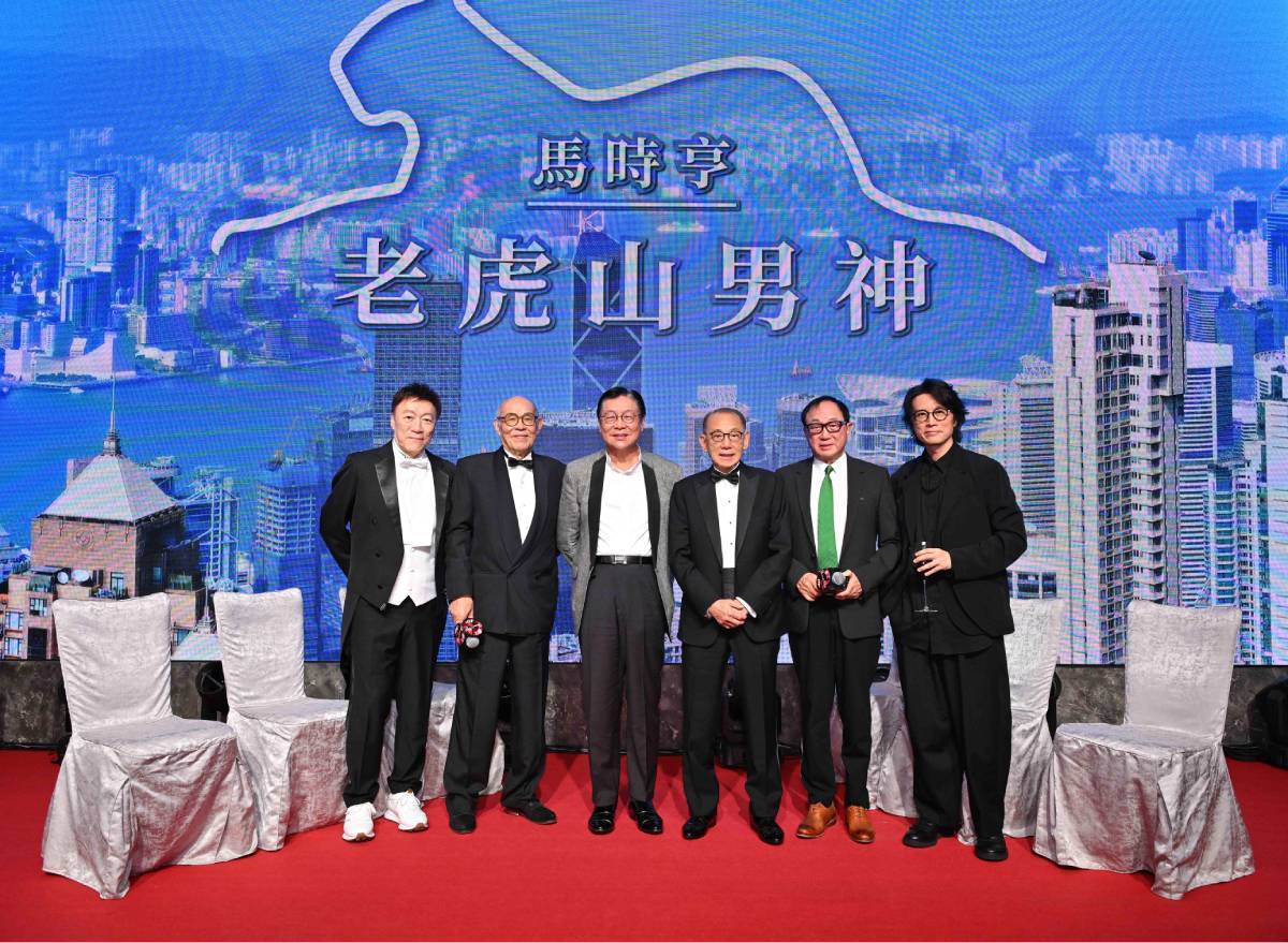 楊受成 紅寶石婚 楊受成博士、馬時亨、許冠文、黃子華、岑建勳及陳欣健在台上到台上大談婚姻之道,兩大喜劇巨匠許冠文、黃子華首次在電影合作以外同台(圖片來源:大會提供)