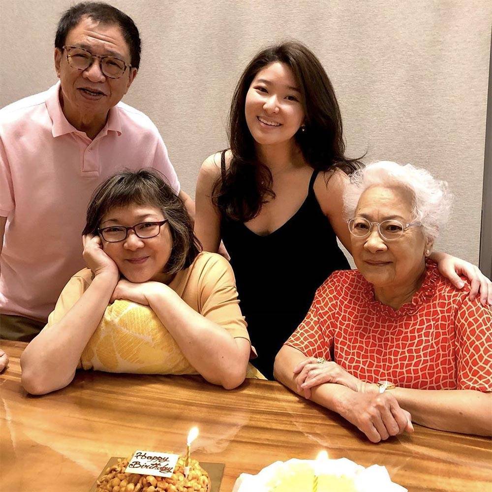 許紹雄 龍嬿而 許紹雄一家移居新加坡後與外母等親人同住,他曾透露在移居當地後,有意搞珍珠奶茶生意來打發時間。(圖片來源:IG@benz_hui )