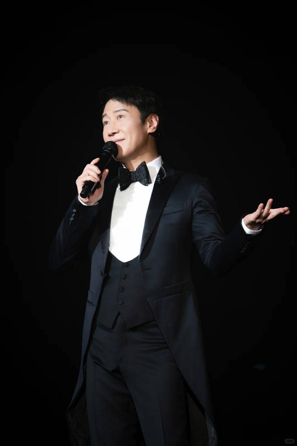 黎明 明福女 黎明日前在深圳大運中心體育館舉行《Leon Live 2025演唱會》(圖片來源:小紅書)