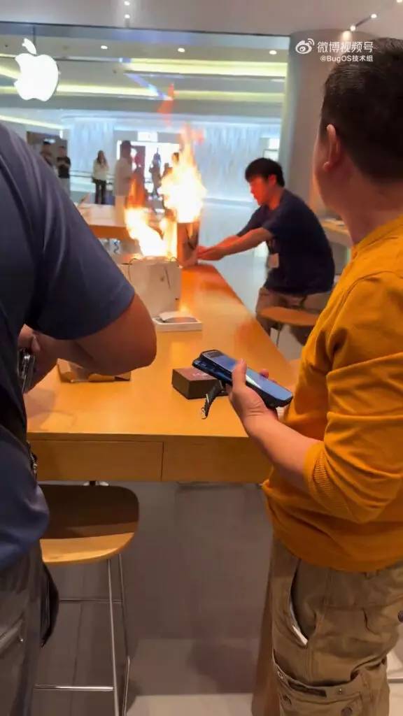 即時熱話apple store (圖片來源:微博)