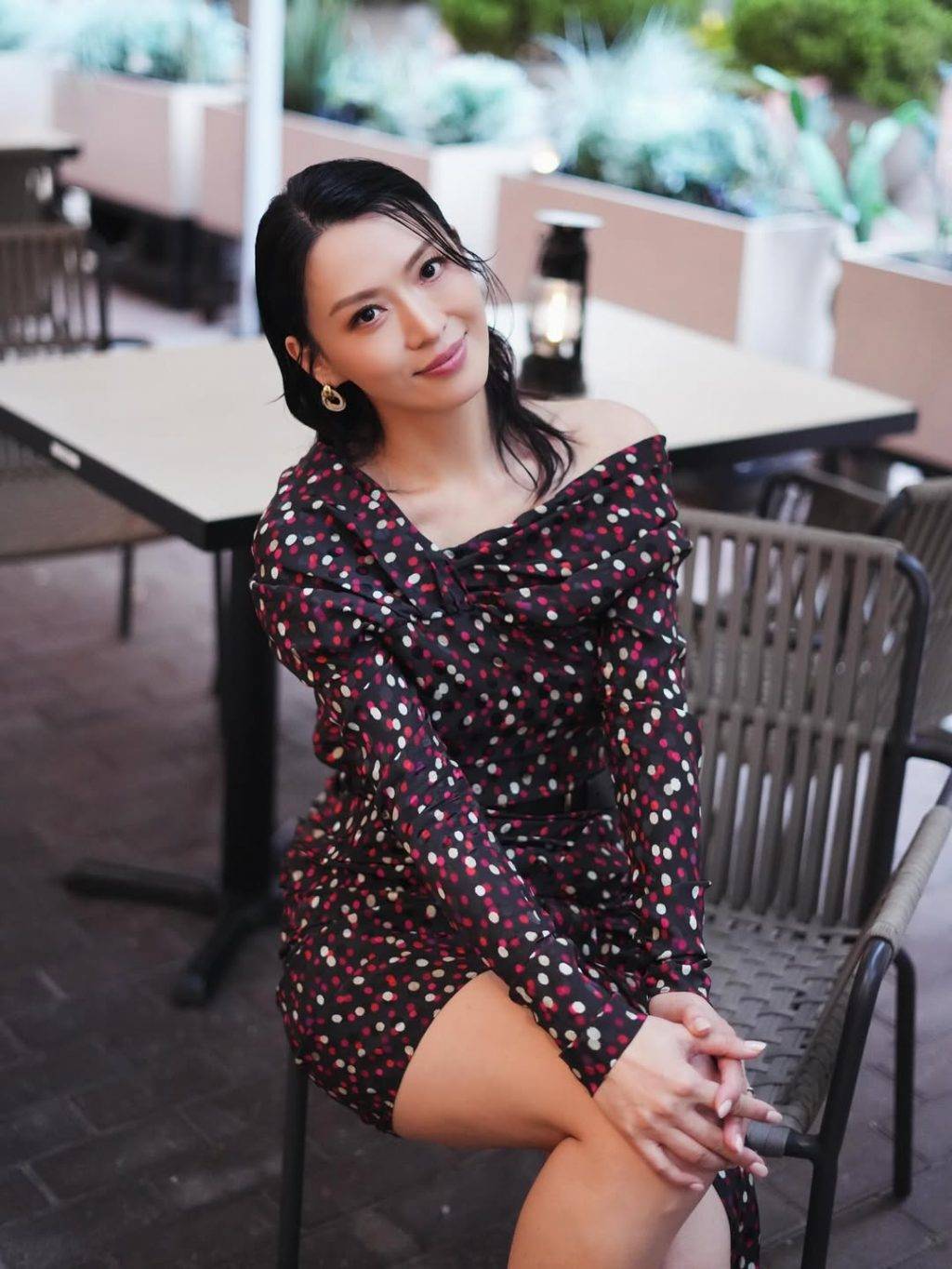 陳煒 感情 陳煒在雷霆881《星光背後》節目中透露,當年拍《法證先鋒IV》時透過黃智賢認識陳國強醫生,但當時的她已對愛情不抱任何希望。(圖片來源:IG@alicechanwai)