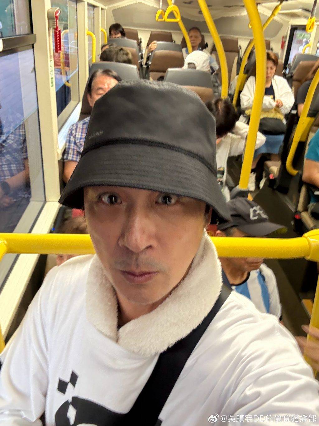 吳鎮宇 樂悠咭 因外貌過於年輕被車長質疑「冒用他人證件」(圖片來源:吳鎮宇微博)