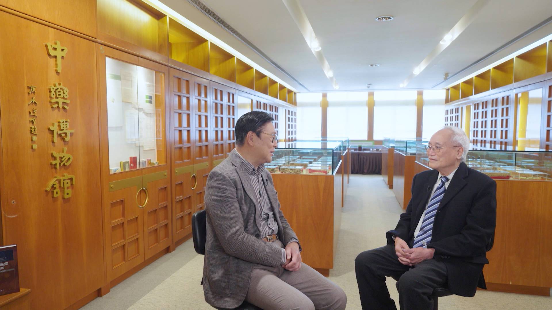 梁秉中 馬時亨獅子山精神 梁教授回憶起自己年幼時,肺癆在社會上盛行,導致他的家人都受到影響。(圖片來源:ViuTV)