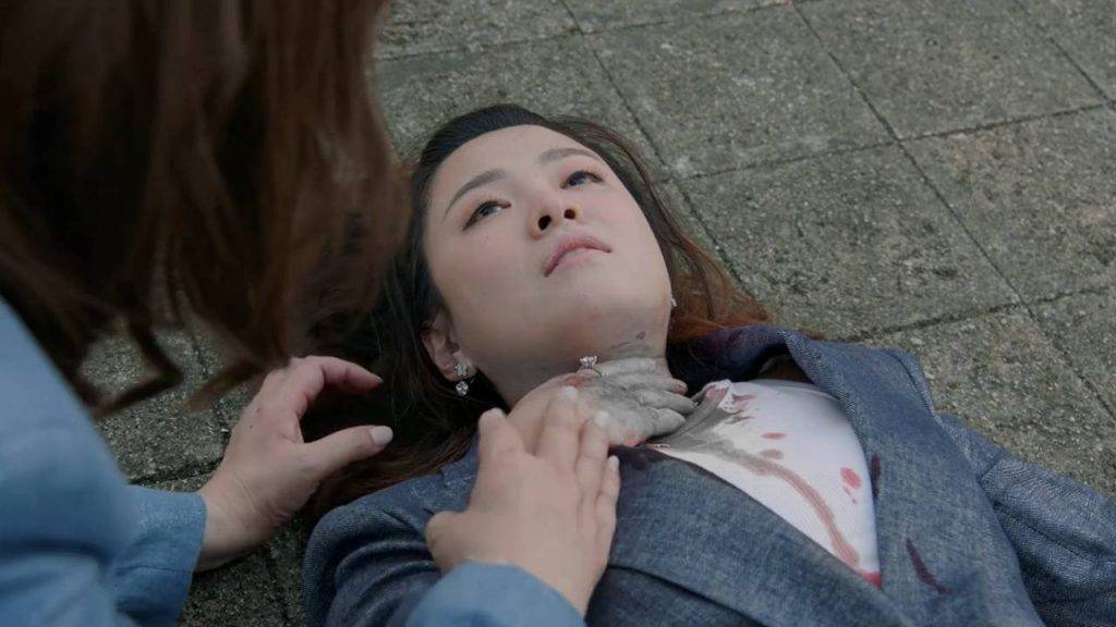 金式森林 龔慈恩 生命垂危,估唔到方家堂兄妹個個搶住要輸血救佢,最後林澄因為血型配對,大方捐血救返秋伯娘個女。(圖片來源:TVB)