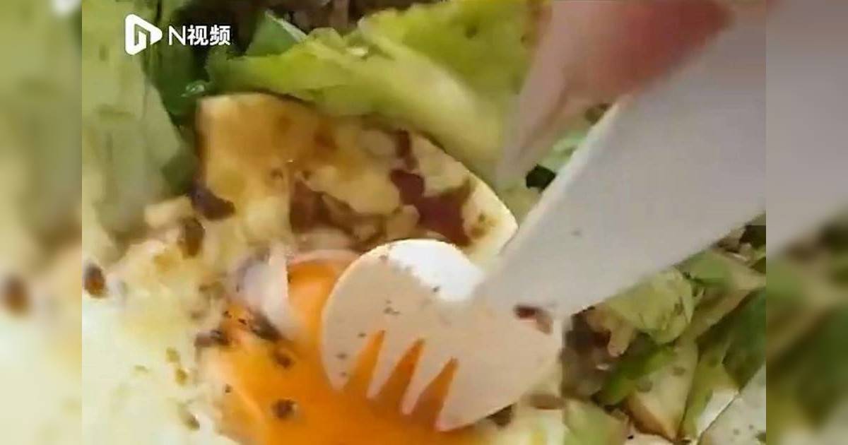 內地女子叫外賣荷包蛋｜蛋黃堅硬如塑膠叉子戳不破 店家回應令人意外