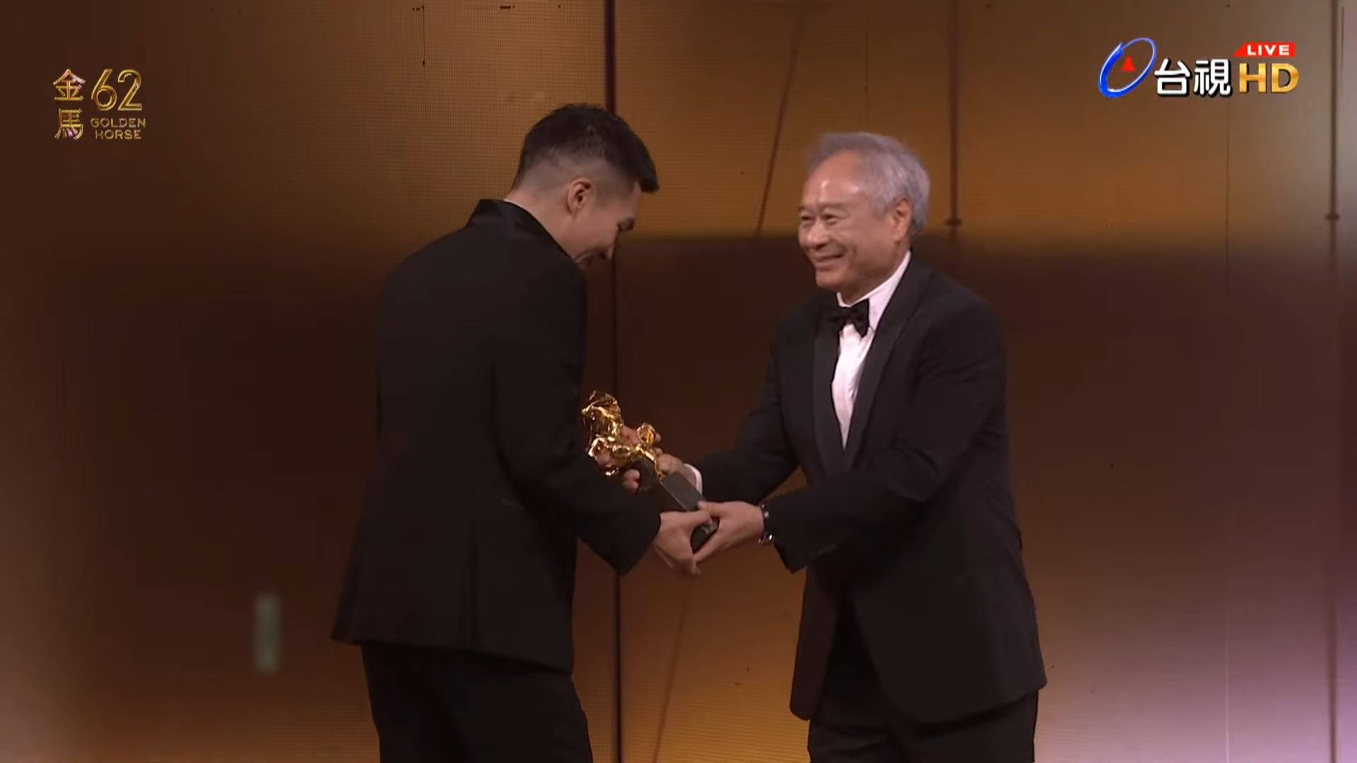 李駿碩 金馬獎 李駿碩在李安手上獲得最佳導演獎。(圖片來源:第62屆金馬獎直播截圖)