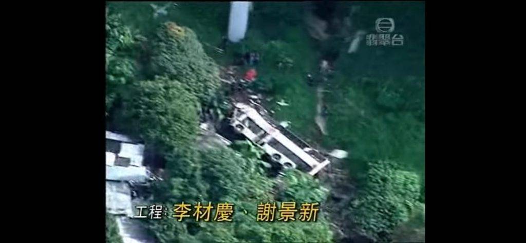 新聞女王2 胡朗軒 2003年屯門公路雙層巴士墜坡事故就是使用直升機拍攝(圖片來源:threads)