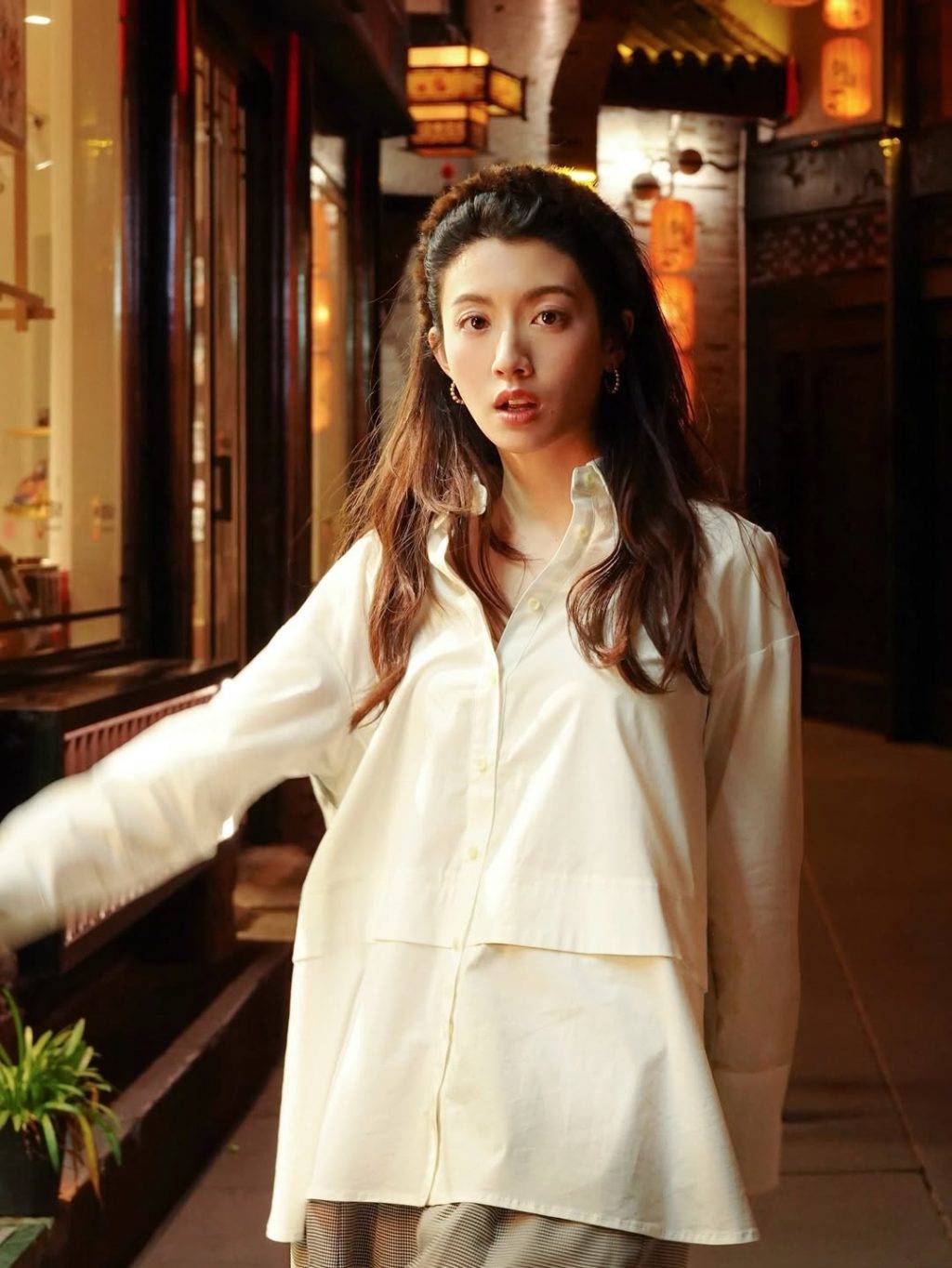 蔡思貝 無綫 蔡思貝在活動上被問及近日很久沒有拍劇的傳聞時,她毫不避諱地承認:「手頭上已經無劇。」(圖片來源:IG@sisleychoi)