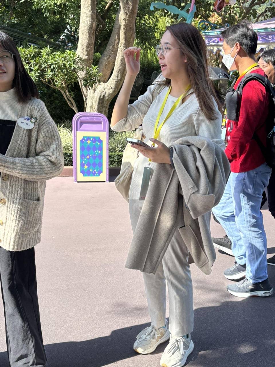 劉倩桐 now 鏡頭後係四眼妹(圖片來源:NowTV)