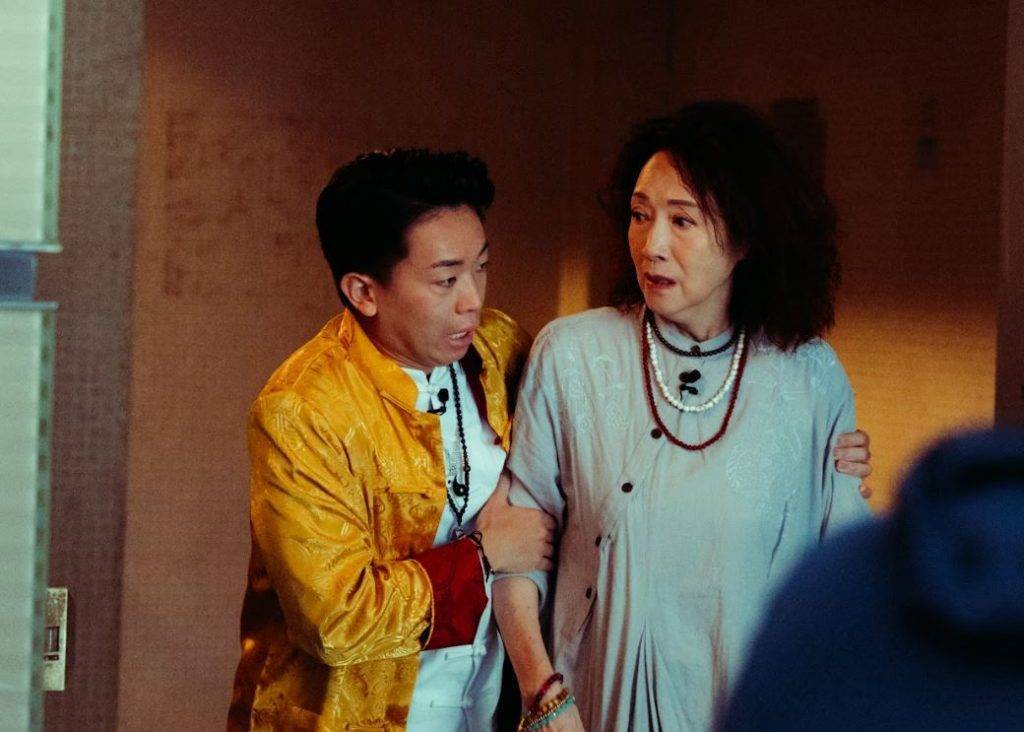 岑珈其 驅魔龍族馬小玲 謝雪心與岑珈其在片中飾演金正中與金姐,獲不少網民稱讚還原度高。(圖片來源:《驅魔龍族馬小玲》劇照)