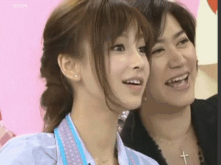 angelababy 煙燻妝 Angelababy以前參加TVB節目《美女廚房》時的風格十分日系。(圖片來源:youtube@TVB USA Official)